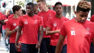 Legendarni Thierry Henry i juniori FC Arsenala prošetali Zagrebom, Photo: Patrik Maček/PIXSELL Legendarni Thierry Henry i juniori FC Arsenala prošetali Zagrebom, Photo: Patrik Maček/PIXSELL