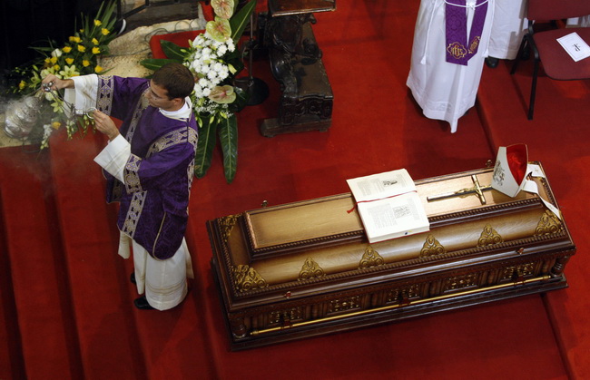 Zadar, 300110.
Pogreb zadarskog nadbiskupa Ivana Prendje u crkvi Svete Stosije.
Zadarski nadbiskup Ivan Prendja preminuo je iznenada  25. sijecnja 2010. godine u Zagrebu u 71. godini zivota, nakon 46 godina svecenistva i 20 godina biskupstva.
Na fotografi