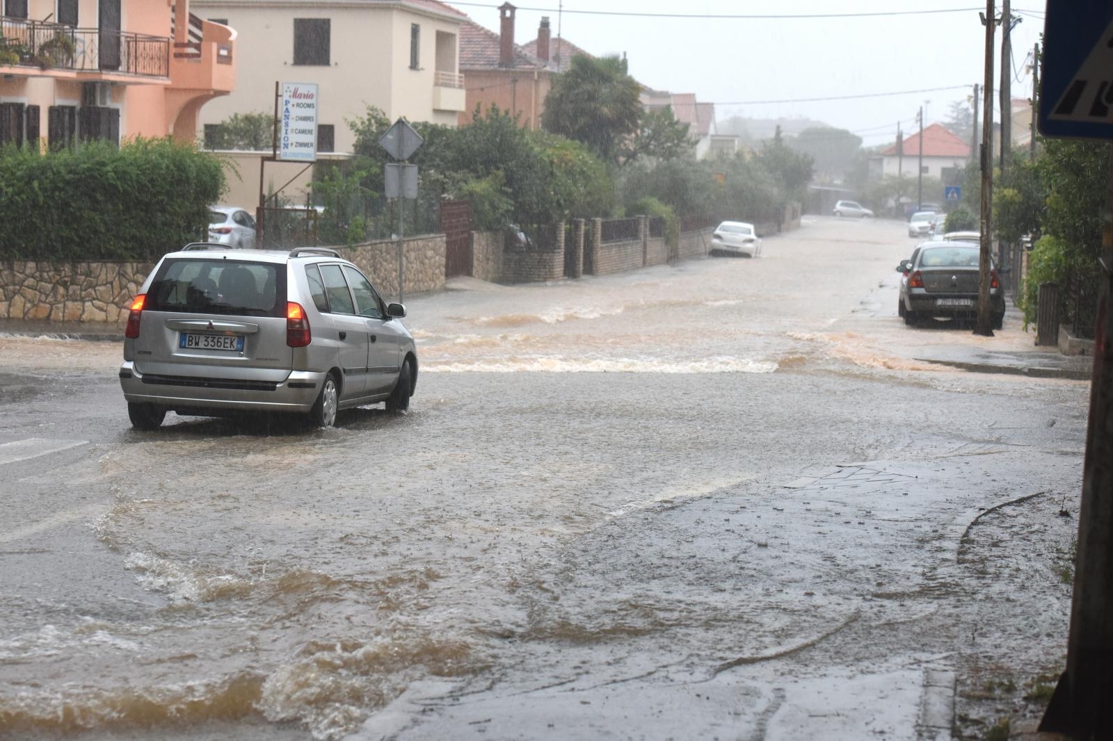 Kišna kataklizma u Zadru: poplavljen cijeli grad