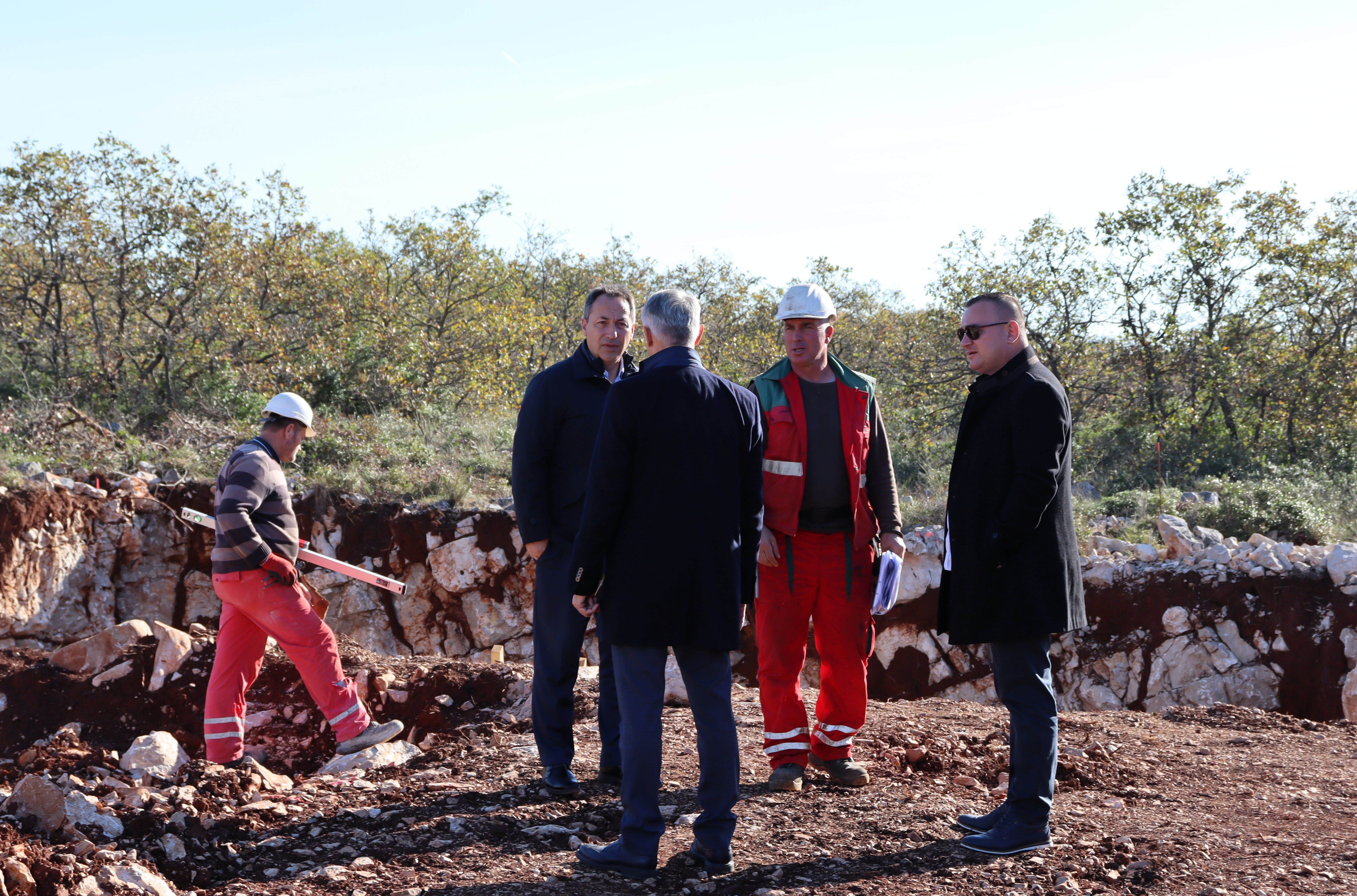 Obilazak azila na Bokanjcu i Poljoprivredno-edukacijskog centra u Zemuniku Obilazak azila na Bokanjcu i Poljoprivredno-edukacijskog centra u Zemuniku
