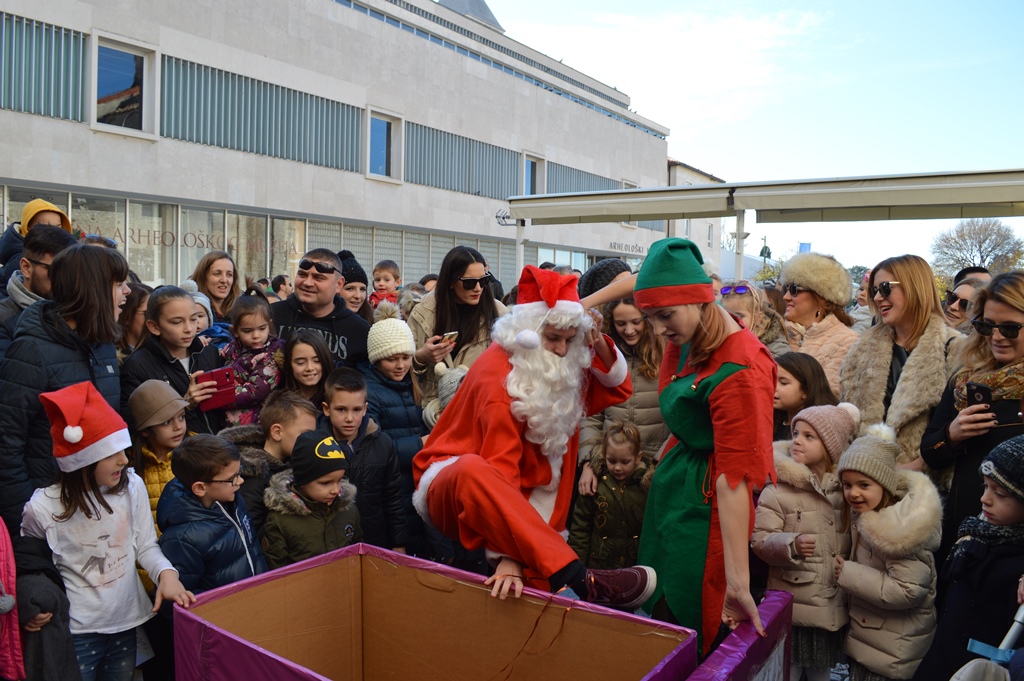Djed Božićnjak iz Laponije stigao na Forum- poštom!