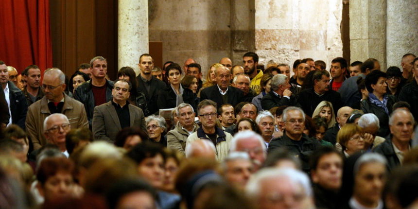 Zadar, 151112. 
U katedrali sv. Stosije u Zadru danas je odrzana misa i molitva za hrvatske generale Antu Gotovinu i Mladena Markaca, kojima ce 16. studenog biti izrecena pravomocna presuda u Haagu. Misa je molitva za sve generale i branitelje i zahvalnos