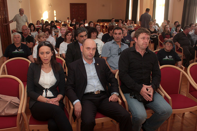 Julianne Eden Bušić predstavila novu knjigu “Živa glava”, Foto: Lucija Juravić Julianne Eden Bušić predstavila novu knjigu “Živa glava”, Foto: Lucija Juravić