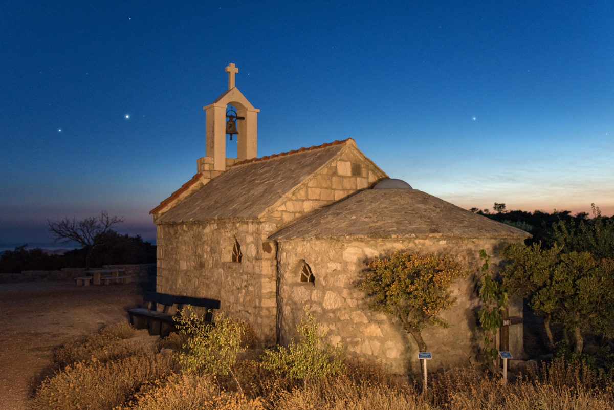Spektakularno noćno nebo nad Vranskim jezerom Spektakularno noćno nebo nad Vranskim jezerom