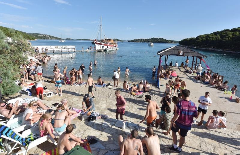 U Tisnom na lokaciji The Garden otvoren Love International festival koji privlači mlade iz cijele Europe