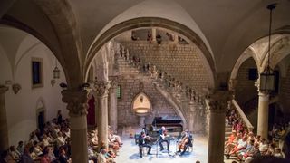 Atrij knezevog dvora, Dubrovnik – Koncert klasaicne glazbe. Ansambl becke filharmonije. Shkelzen Doli, violina Holger Groh, violina Sebastian Bru, violoncelo, Gottlieb Wallisch, klavir. Photo: Grgo Jelavic/PIXSELL