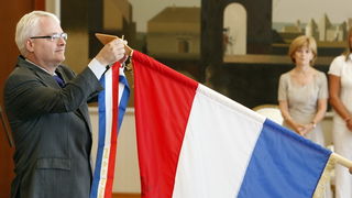 Zagreb, 290811.
Ured Predsjednika.
Predsjednik Republike Ivo Josipovic primio je i urucio odlikovanja “Red Kneza Domagoja s ogrlicom” Samostalnom bataljunu Skabrnja.
Foto: Davor Pongracic / CROPIX Zagreb, 290811.
Ured Predsjednika.
Predsjednik Republike Ivo Josipovic primio je i urucio odlikovanja “Red Kneza Domagoja s ogrlicom” Samostalnom bataljunu Skabrnja.
Foto: Davor Pongracic / CROPIX