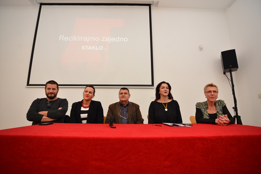 zadar; 9 ozujka 2016 – radionica recikliranja stakla – muzej antickog stakla zadar; 9 ozujka 2016 – radionica recikliranja stakla – muzej antickog stakla