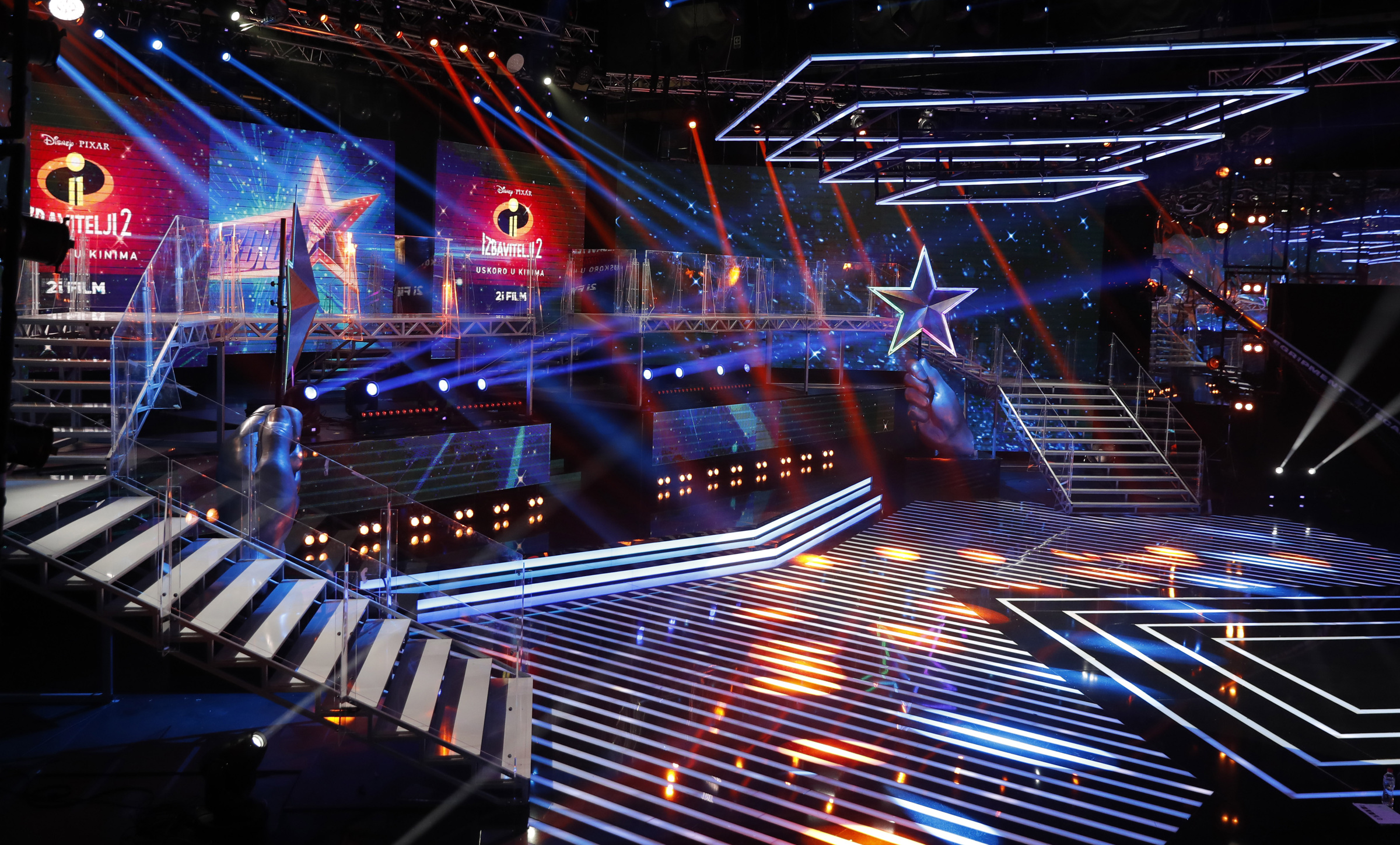 Osim grandiozne pozornice i backstagea, ovaj talent show ima još jednu novost, a to je dječja soba, prostor u kojem se svi natjecatelji zajedno druže i igraju sa svojim novim prijateljima sa seta te, naravno, pjevaju!