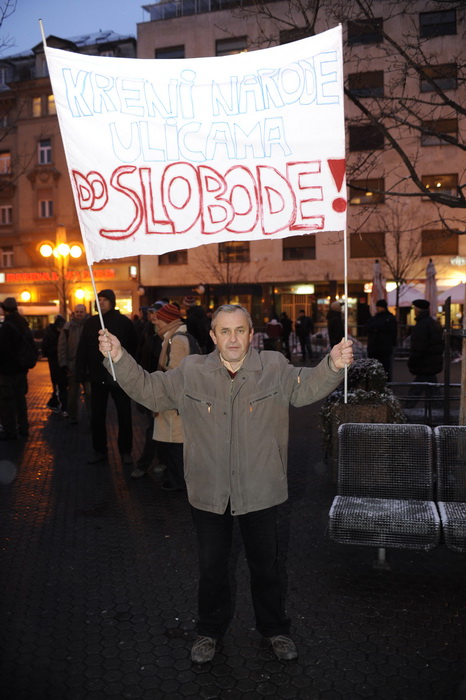 Zagreb, 020311. 
Novi, cetvrti po redu, protuvladin prosvjed tzv. facebook grupe zapoceo je veceras na Cvjetnom trgu. 
Foto: Damir Krajac / Cropix