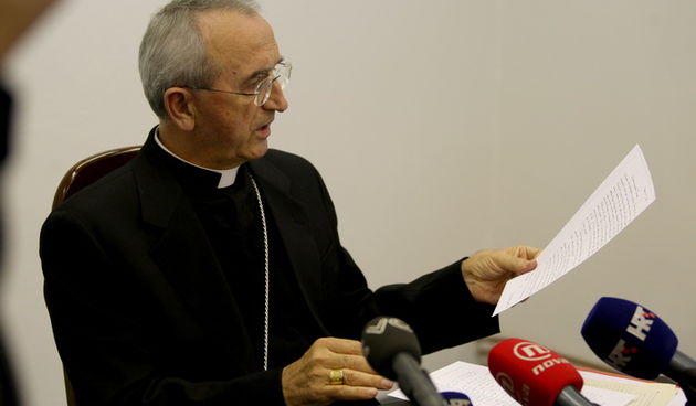 Zadar, 161112.
Povodom oslobadjajuce presude hrvatskim generalima Anti Gotovini i Mladenu Markacu, predsjednik HBK mons. dr. Zelimir Puljic, zadarski nadbiskup, ocitovao se na konferenciji za novinare.
Foto: Jure Miskovic / CROPIX