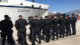 Brodom “Zadar” riječka Armada stigla na derbi u Split Brodom “Zadar” riječka Armada stigla na derbi u Split