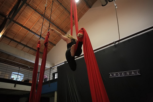 Arsenal: Xiomara Circo Art – ples na svili, Foto: Roberto Lerga Arsenal: Xiomara Circo Art – ples na svili, Foto: Roberto Lerga