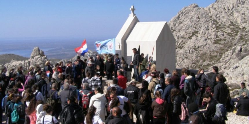 Planinarski križni put mladih Zadarske nadbiskupije