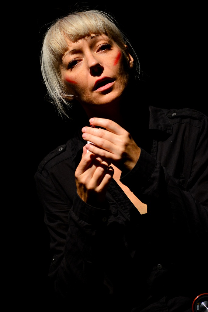 “Ana i Ona” naziv je predstave čijom je premijerom sinoć u zadarskom Kazalištu lutaka započela umjetnička revija pod nazivom “Nosi se Teatro Verrdi”.