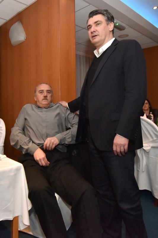 Drženje zadarskih SDP-ovaca u hotelu Kolovare. Foto: Dino Stanin/PIXSELL