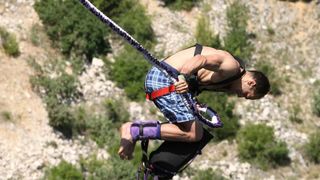28.6.2014., Maslenica – Gimnasticar Marijo Moznik otvorio je sezonu bungee skokova s Maslenickog mosta. On je izveo dvostruki salto s uronom u more. Photo: Dino Stanin/PIXSELL