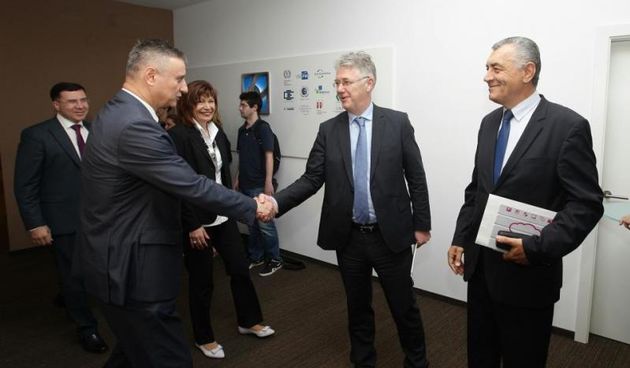 Hrvatska udruga poslodavaca (HUP) odrzala sastanak s predstavnicima Hrvatske demokratske zajednice na temu “16 pitanja HUP-a”, upucenih parlamentarnim strankama ususret predstojecim izborima. Tomislav Karamarko, Damir Kustra, Ivica Mudrinic. Photo: Zeljko