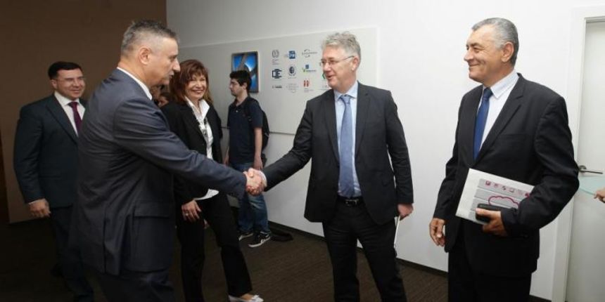 Hrvatska udruga poslodavaca (HUP) odrzala sastanak s predstavnicima Hrvatske demokratske zajednice na temu “16 pitanja HUP-a”, upucenih parlamentarnim strankama ususret predstojecim izborima. Tomislav Karamarko, Damir Kustra, Ivica Mudrinic. Photo: Zeljko Hrvatska udruga poslodavaca (HUP) odrzala sastanak s predstavnicima Hrvatske demokratske zajednice na temu “16 pitanja HUP-a”, upucenih parlamentarnim strankama ususret predstojecim izborima. Tomislav Karamarko, Damir Kustra, Ivica Mudrinic. Photo: Zeljko