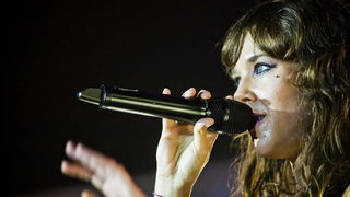 Zagreb, 030612.
Francuska pjevacica Zaz, pravog imena Isabelle Geffroy, kojoj je planetarnu slavu donio singl Je veux, odrzala je veceras koncert pred prepunom dvoranom Doma sportova.
Foto: Neja Markicevic / CROPIX