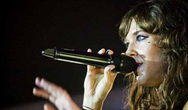 Zagreb, 030612.
Francuska pjevacica Zaz, pravog imena Isabelle Geffroy, kojoj je planetarnu slavu donio singl Je veux, odrzala je veceras koncert pred prepunom dvoranom Doma sportova.
Foto: Neja Markicevic / CROPIX