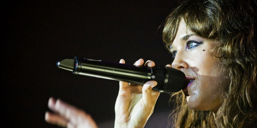 Zagreb, 030612.
Francuska pjevacica Zaz, pravog imena Isabelle Geffroy, kojoj je planetarnu slavu donio singl Je veux, odrzala je veceras koncert pred prepunom dvoranom Doma sportova.
Foto: Neja Markicevic / CROPIX Zagreb, 030612.
Francuska pjevacica Zaz, pravog imena Isabelle Geffroy, kojoj je planetarnu slavu donio singl Je veux, odrzala je veceras koncert pred prepunom dvoranom Doma sportova.
Foto: Neja Markicevic / CROPIX