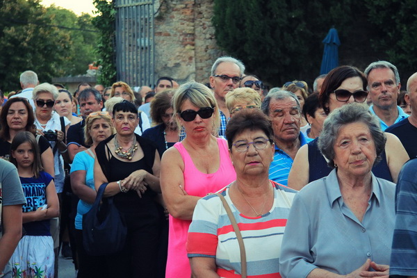 Proslava blagdana Velike Gospe: središnja večernja misa i procesija ulicama Belafuže Proslava blagdana Velike Gospe: središnja večernja misa i procesija ulicama Belafuže