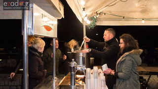 Humanitarni svjetlosni spektakl “Zaželi ljubav” na zadarskom Forumu, 18. veljače 2017. Humanitarni svjetlosni spektakl “Zaželi ljubav” na zadarskom Forumu, 18. veljače 2017.