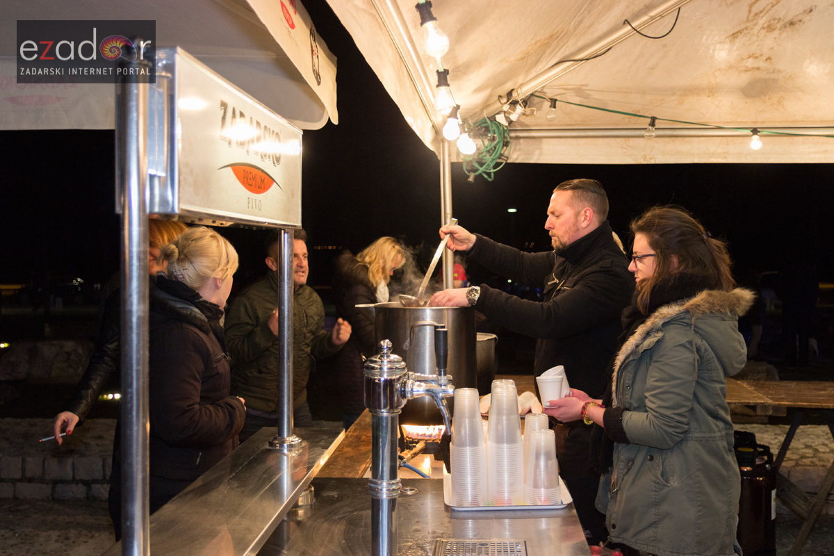 Humanitarni svjetlosni spektakl “Zaželi ljubav” na zadarskom Forumu, 18. veljače 2017. Humanitarni svjetlosni spektakl “Zaželi ljubav” na zadarskom Forumu, 18. veljače 2017.