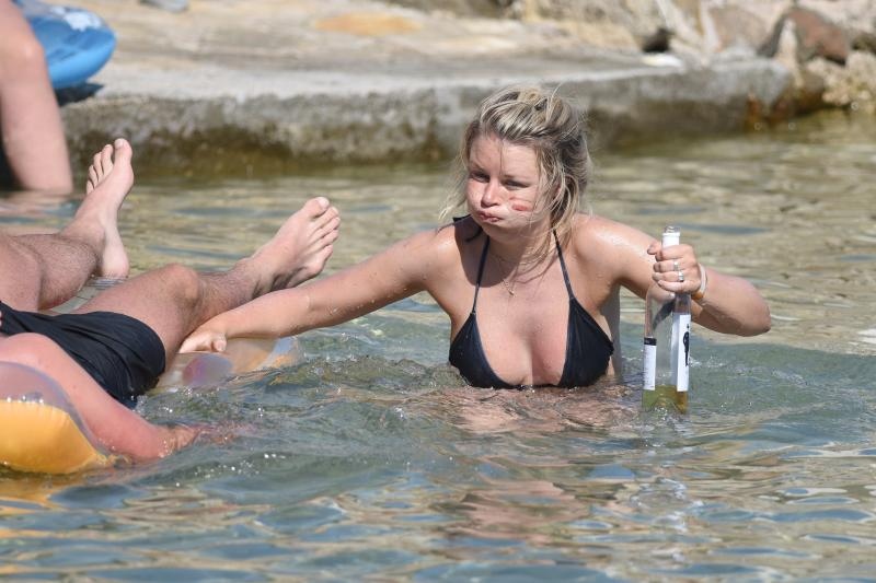 Lipe divojke dobro se zabavljaju na Love International festivalu