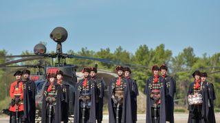 Svečanost povodom završetka obuke pilota na helikopterima OH-58D Kiowa Warrior Svečanost povodom završetka obuke pilota na helikopterima OH-58D Kiowa Warrior
