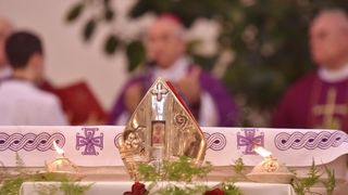 Kistanje: Zadarski nadbiskup Želimir Puljić blagoslovio relikvije sv. Nikole. Foto: Hrvoje Jelavić/PIXSELL Kistanje: Zadarski nadbiskup Želimir Puljić blagoslovio relikvije sv. Nikole. Foto: Hrvoje Jelavić/PIXSELL