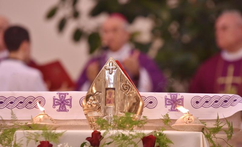 Kistanje: Zadarski nadbiskup Želimir Puljić blagoslovio relikvije sv. Nikole. Foto: Hrvoje Jelavić/PIXSELL Kistanje: Zadarski nadbiskup Želimir Puljić blagoslovio relikvije sv. Nikole. Foto: Hrvoje Jelavić/PIXSELL