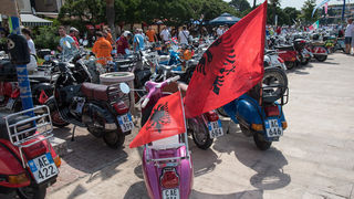 Spektakularni defile vespaša, foto: Vinko Pešić Spektakularni defile vespaša, foto: Vinko Pešić