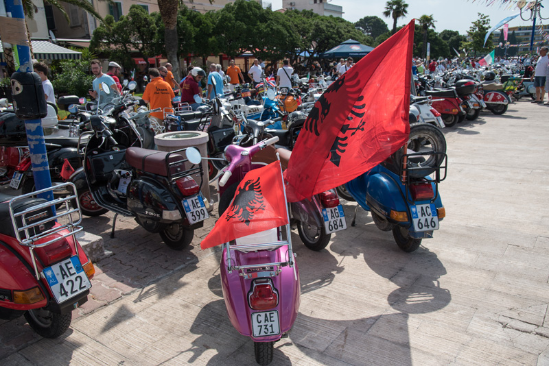 Spektakularni defile vespaša, foto: Vinko Pešić Spektakularni defile vespaša, foto: Vinko Pešić
