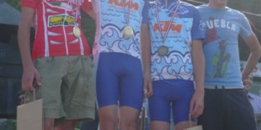 Dečki na postolju Dečki na postolju