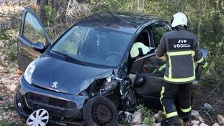 Dvoje ozlijeđenih u sudaru dva automobila na vodičkoj obilaznici, intervenirali i vatrogasci Dvoje ozlijeđenih u sudaru dva automobila na vodičkoj obilaznici, intervenirali i vatrogasci