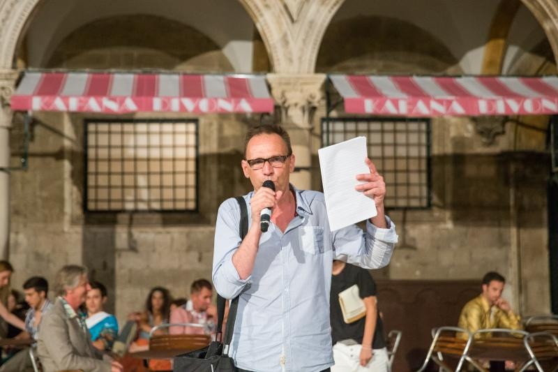 Kostimirana proba predstave Kafetarija prema djelu La bottega del caffe, jednoj od najuspješnijih komedija talijanskog komediografa Carla Goldonija