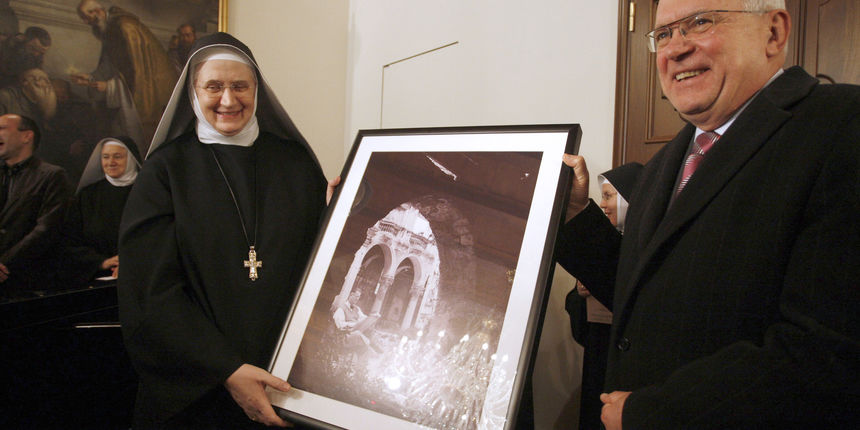 U sklopu obiljezavanja blagdana Sv. Stosije , mucenice, nebeske zastitnice i naslovnice zadarske katedrale,gradonacelnik Zadra Zvonimir Vrancic sa suradnicima je posjetio glavaricu benediktinskog samostana Svete Marije Casnu Majku Anastaziju Cizmin i sest