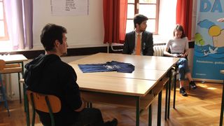 U ponedjeljak u popodnevnim satima, u Prirodoslovno grafičkoj školi održan je eko-kviz znanja – Eko potjera, napravljen po uzoru na popularni kviz na HTV-u U ponedjeljak u popodnevnim satima, u Prirodoslovno grafičkoj školi održan je eko-kviz znanja – Eko potjera, napravljen po uzoru na popularni kviz na HTV-u