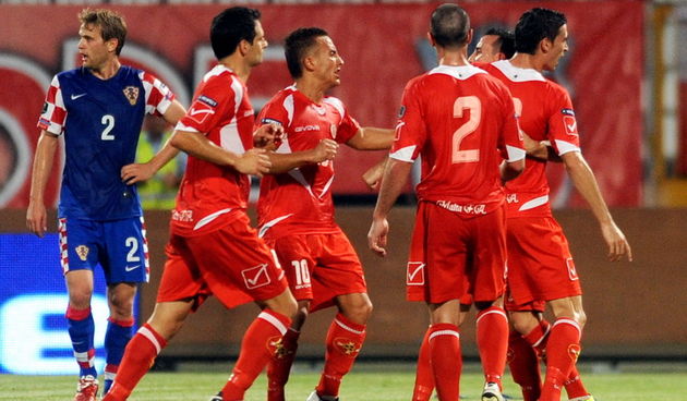 Ta’ Qali, Malta, 020911.
National Stadion Ta’ Qali.
Kvalifikacijska nogometna utakmica skupine F izmedju Malte i Hrvatske za EP 2012 u Poljskoj i Ukrajini.
Na slici: igraci Malte slave nakon smanjenja na 1:2.
Foto: Drago Sopta / CROPIX