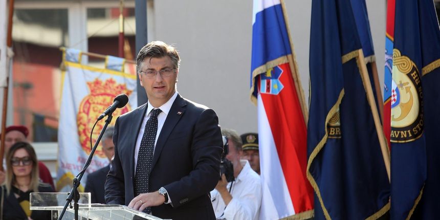 Prigodna obraćanja dužnosnika i izaslanika na Trgu dr. Ante Starčevića Prigodna obraćanja dužnosnika i izaslanika na Trgu dr. Ante Starčevića