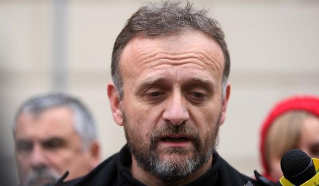 Nakon konferencije za medije inicijative Ne damo nase ceste, Ustavnom sudu je predan Zahtjev za donosenje rjesenja o odredivanju privremene mjere kojom se Vladi RH i Ministarstvu pomorstva, prometa i infrastrukture zabranjuje poduzimanje daljnih koraka u