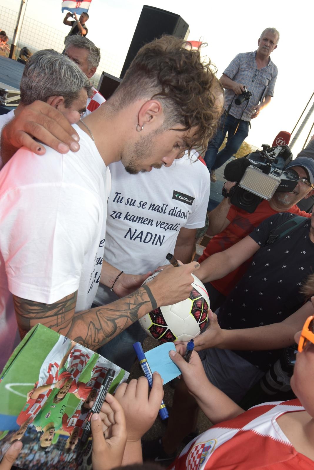 U rodnom Nadinu priređen doček za srebrnog reprezentativca Šimu Vrsaljka