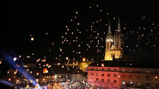 Na tržnici Dolac održan je peti performans Kapulica & Lampioni.  Foto: PIXSELL