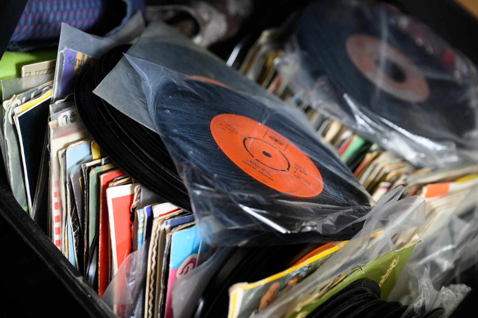 Miljana Jovičić proizvodi torbice od starih gramofonskih ploča