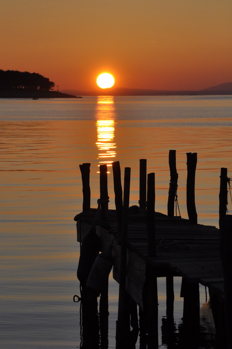Rab, 131111.
Topao i suncan dan na otoku Rabu zavrsio je predivnim zalaskom sunca.
Foto: Goran Novotny / CROPIX Rab, 131111.
Topao i suncan dan na otoku Rabu zavrsio je predivnim zalaskom sunca.
Foto: Goran Novotny / CROPIX