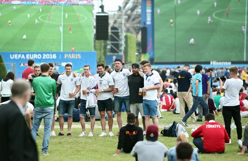 EURO 2016: Fan zona pored Eiffelovog tornja. Photo: Sanjin Strukić/PIXSELL EURO 2016: Fan zona pored Eiffelovog tornja. Photo: Sanjin Strukić/PIXSELL