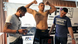 Zadar, 090513.
Sluzbeno vaganje sudionika za borilacki spektakl FFC 04 koji se sutra odrzava u dvorani na Visnjiku.
Na slici: Mladen Brestovac.
Foto: Luka Gerlanc / CROPIX Zadar, 090513.
Sluzbeno vaganje sudionika za borilacki spektakl FFC 04 koji se sutra odrzava u dvorani na Visnjiku.
Na slici: Mladen Brestovac.
Foto: Luka Gerlanc / CROPIX