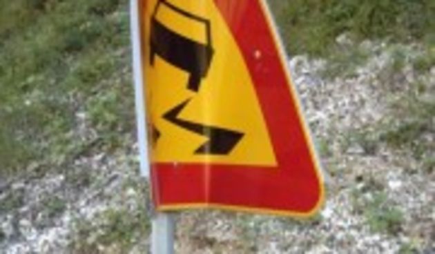 Uništen prometni znak – ilustracija (Foto: rama-prozor.info)